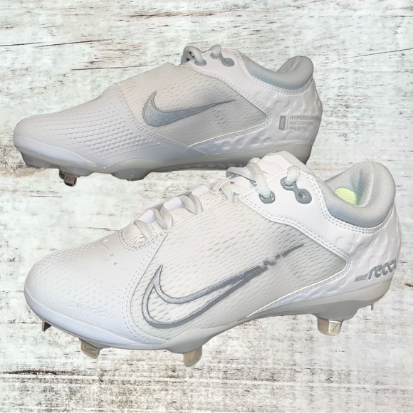 Nike Shoes - NEW Hyperdiamond 4 Elite Softball Cleat White Wolf Grey Size 7